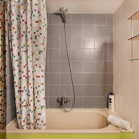 Guillermo Tell Apartment